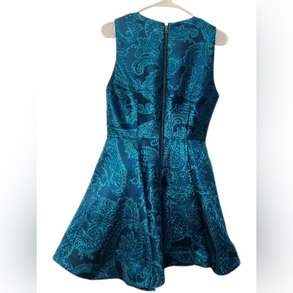 NWT Alice + Olivia “Stasia” Metallic Teal Brocade Fit & Flare Dress Size 6 - Picture 3 of 10